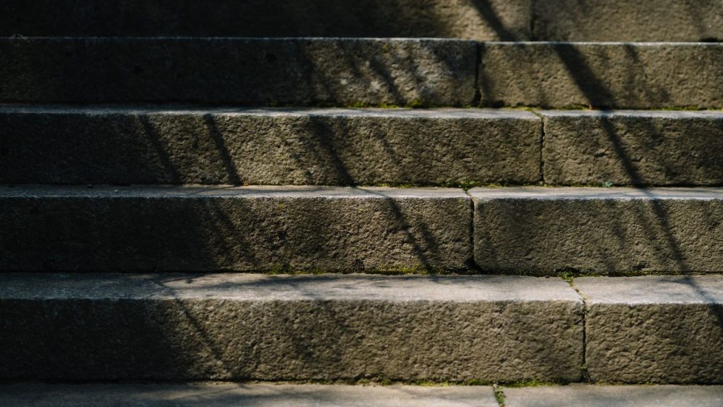 Maintenance and Tips on how to Repair Concrete Stairs